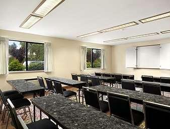 Colony Hotel 3*