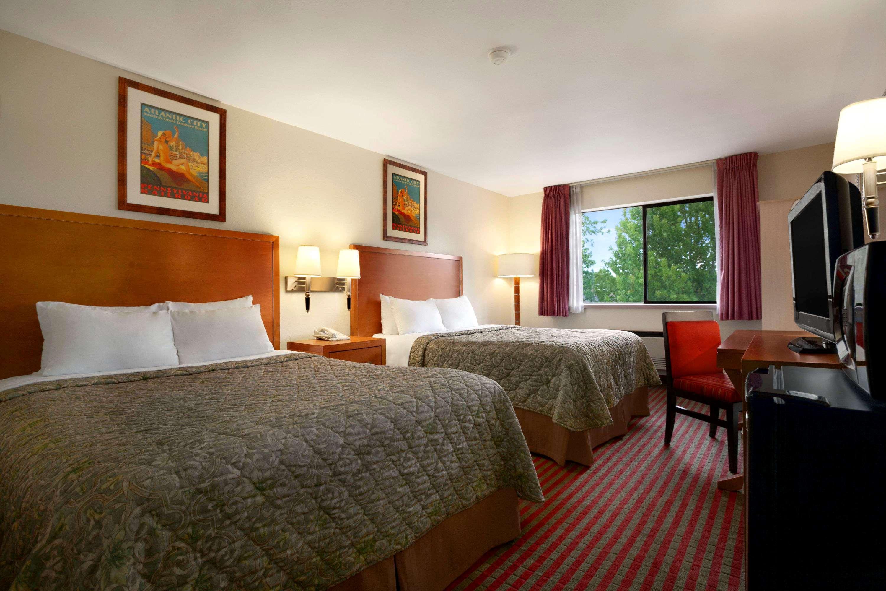 Colony Hotel